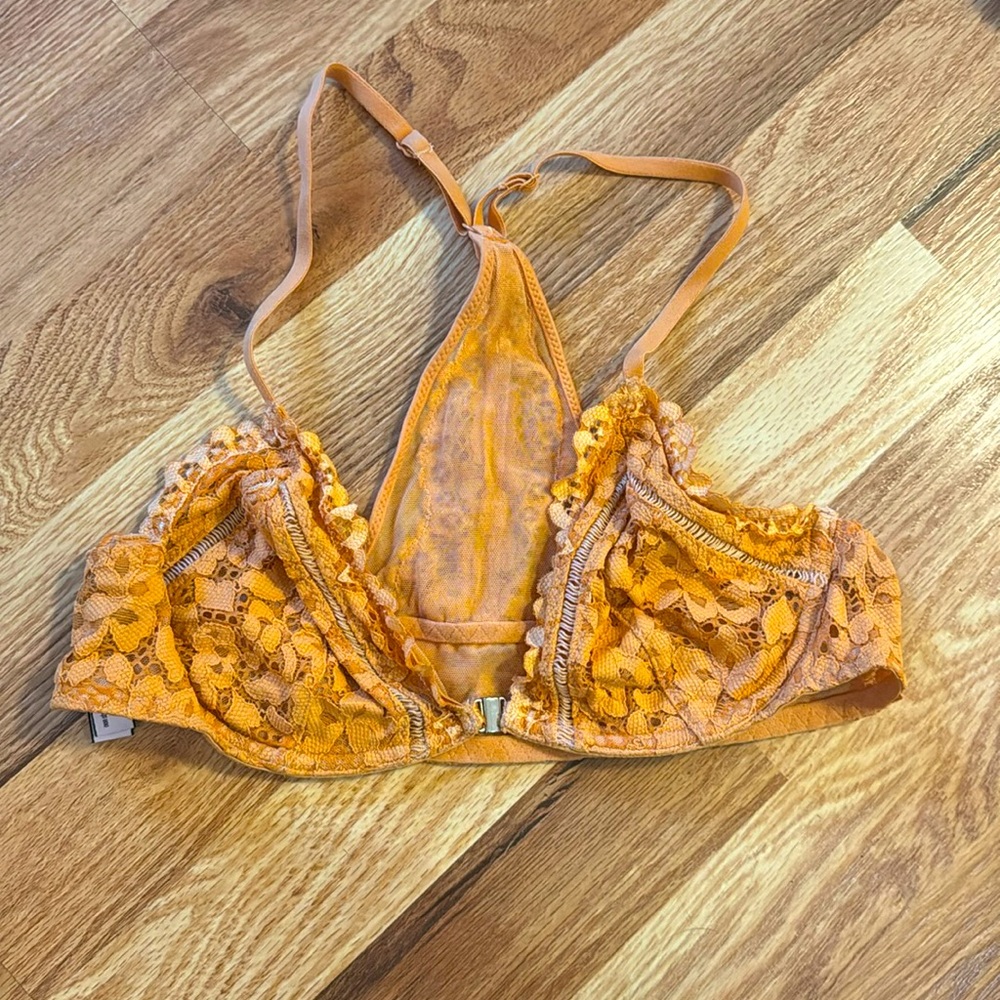 Victoria’s Secret body by Victoria, unlined, plunge bra